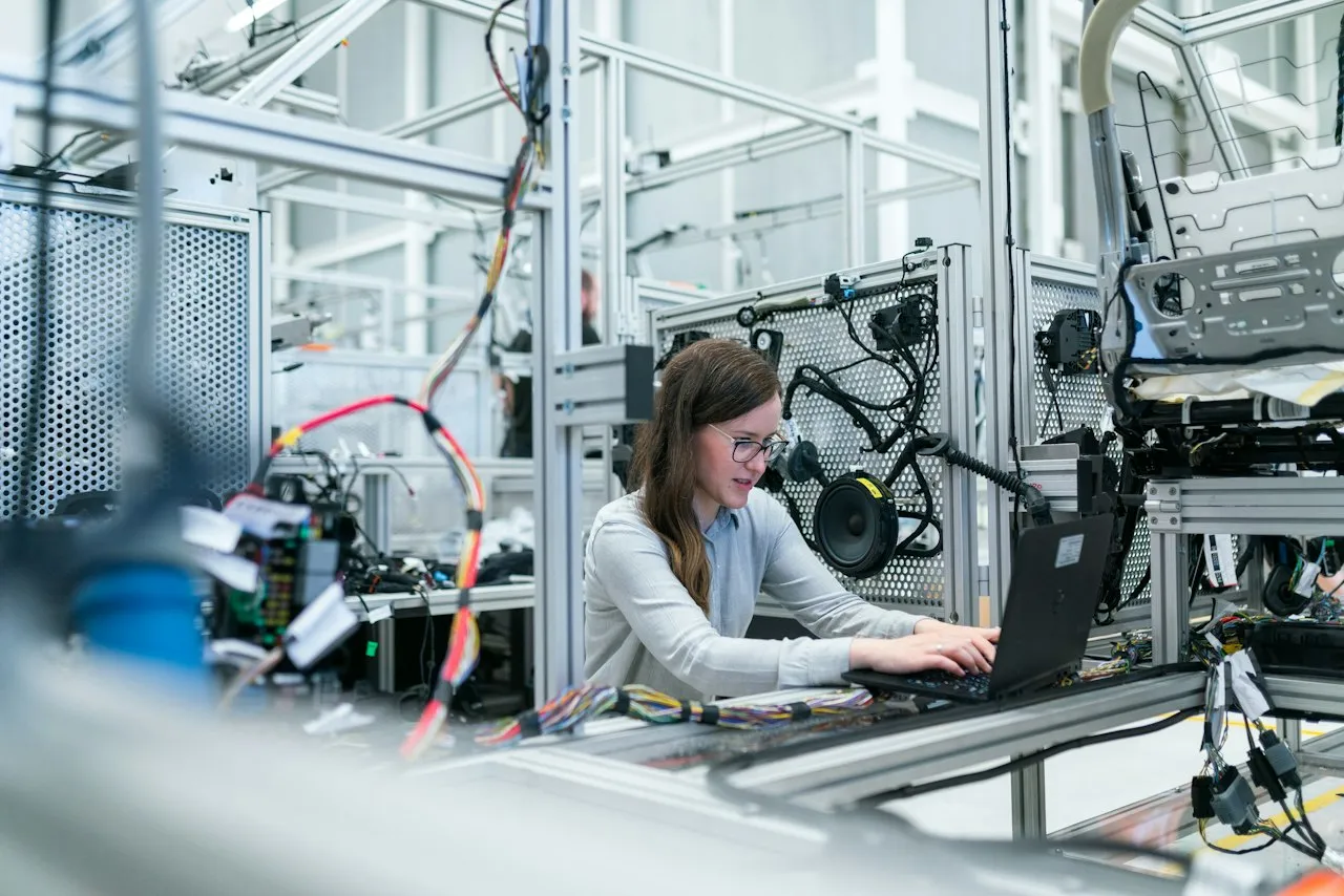Multi-point quality control inspection before custom packaging